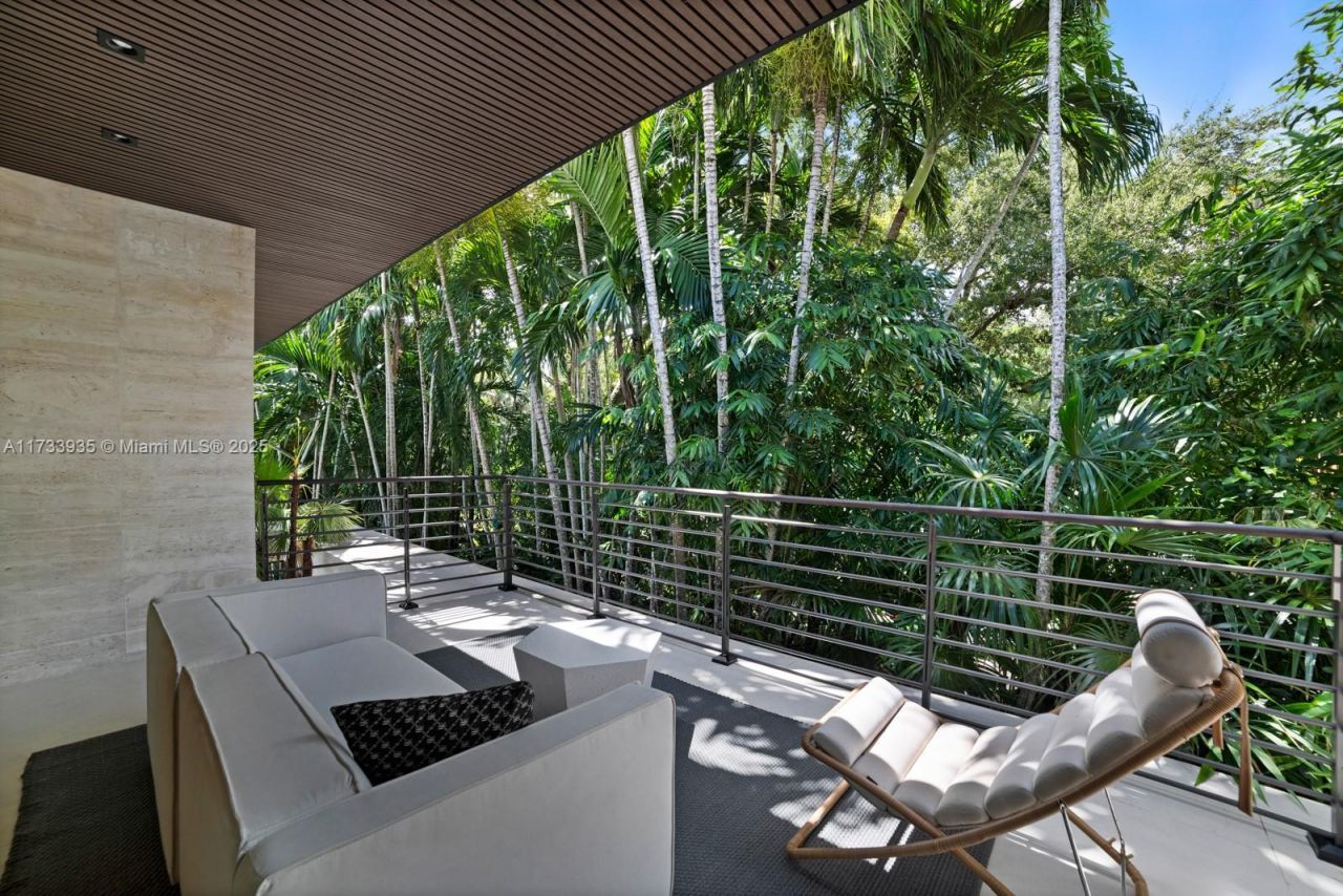 4040 Kiaora St, Miami, FL 33133 Photo