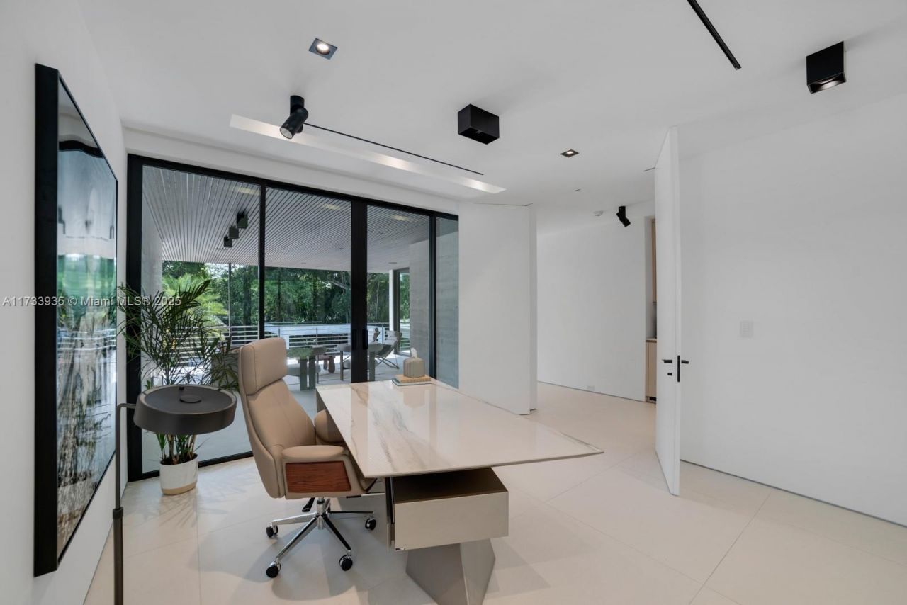 4040 Kiaora St, Miami, FL 33133 Photo