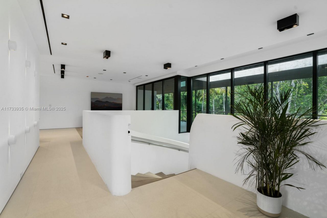 4040 Kiaora St, Miami, FL 33133 Photo