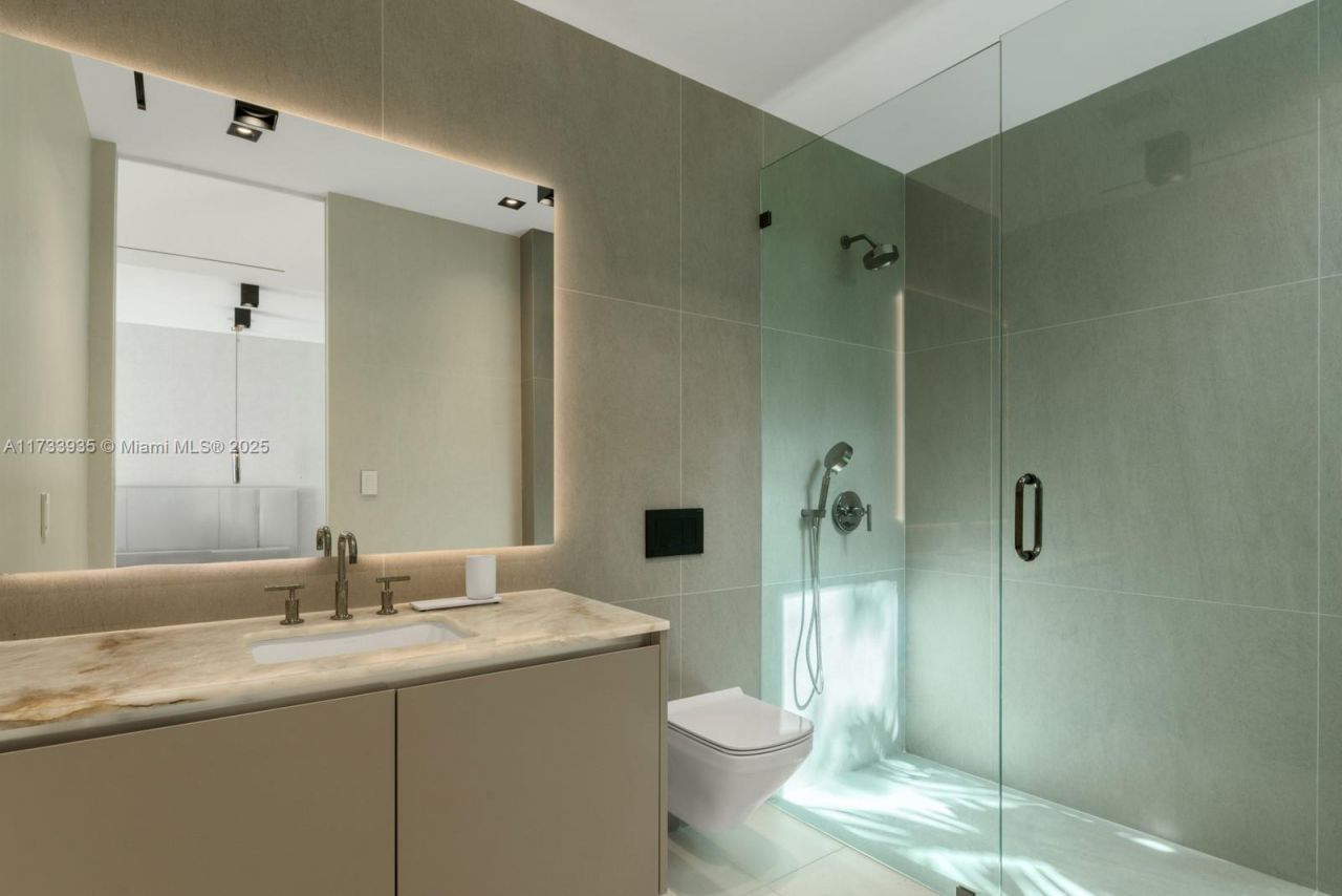 4040 Kiaora St, Miami, FL 33133 Photo