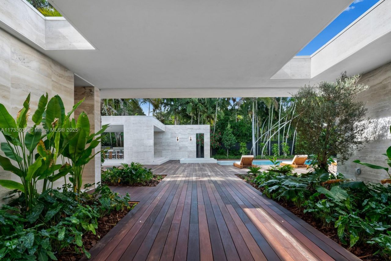 4040 Kiaora St, Miami, FL 33133 Photo