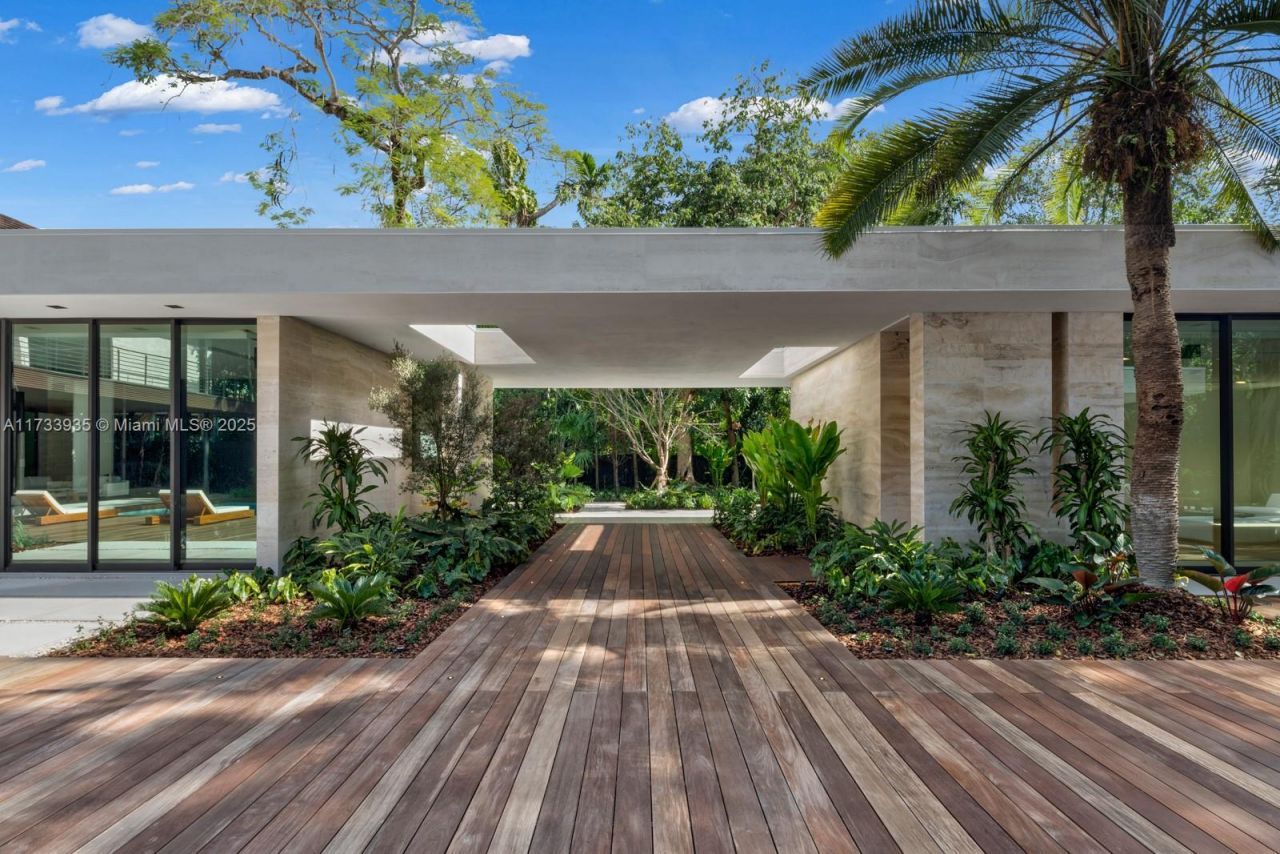 4040 Kiaora St, Miami, FL 33133 Photo