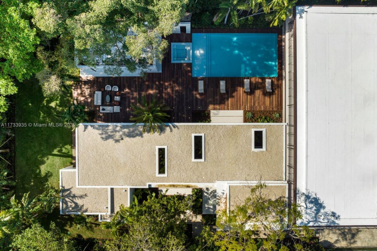 4040 Kiaora St, Miami, FL 33133 Photo