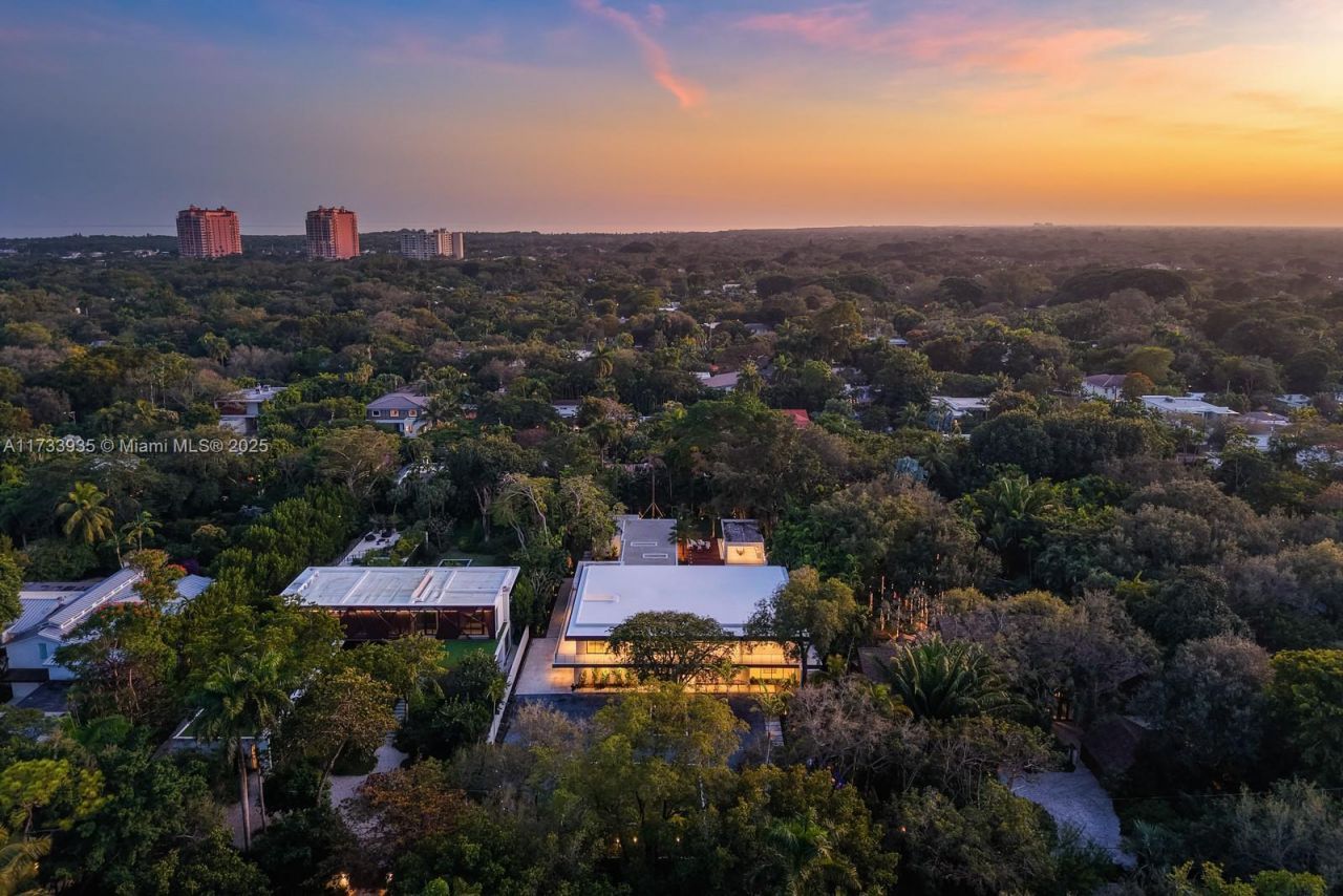 4040 Kiaora St, Miami, FL 33133 Photo