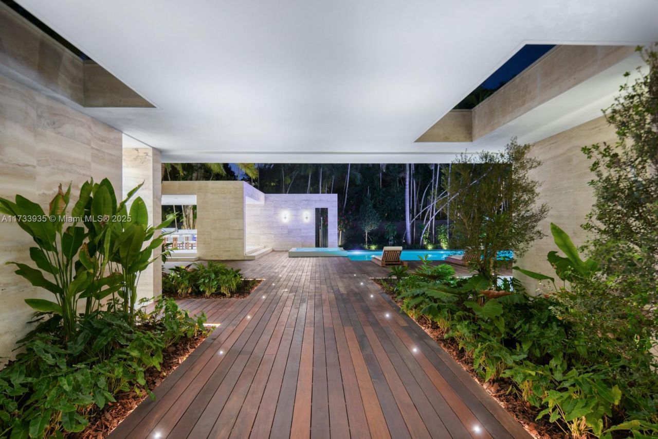 4040 Kiaora St, Miami, FL 33133 Photo