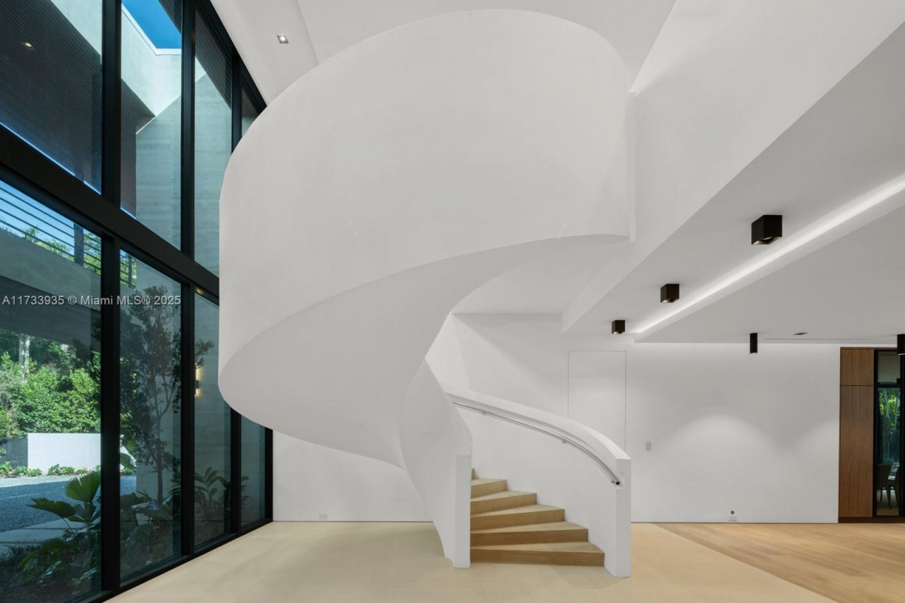 4040 Kiaora St, Miami, FL 33133 Photo