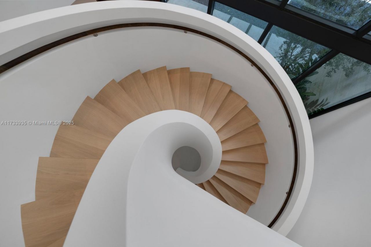 4040 Kiaora St, Miami, FL 33133 Photo