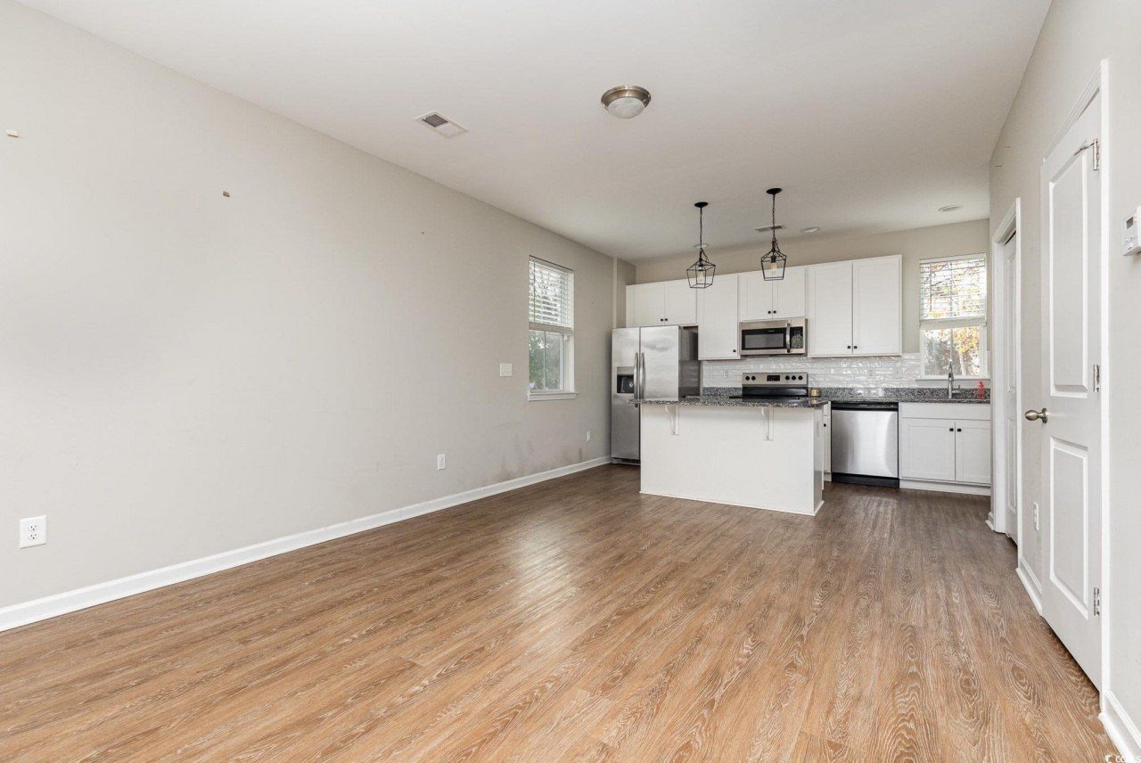 3525 Bristol Ln. Photo 8