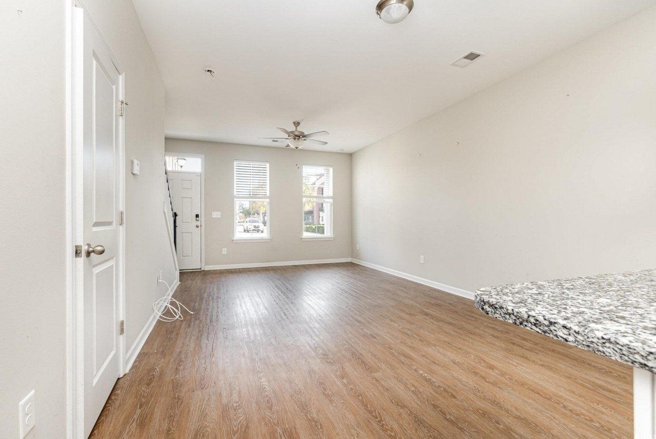 3525 Bristol Ln. Photo 9