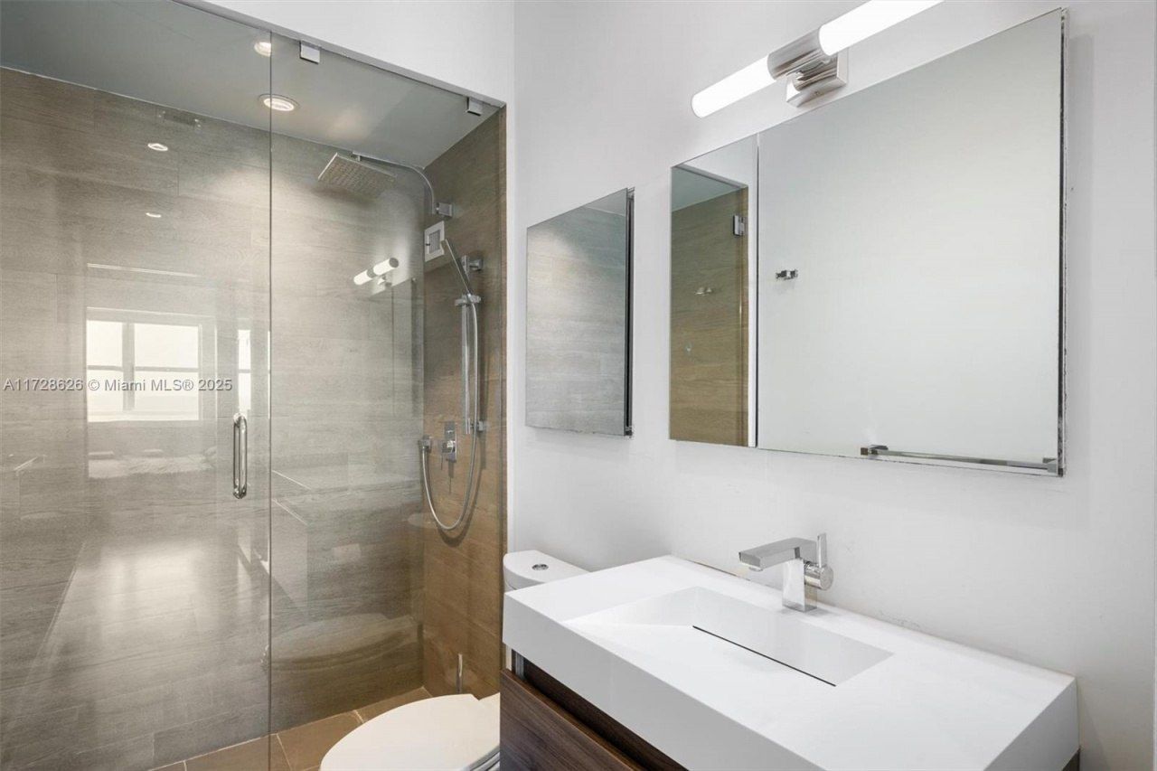 5601 Collins Ave, Unit PH-5, Miami Beach, FL 33140 Photo