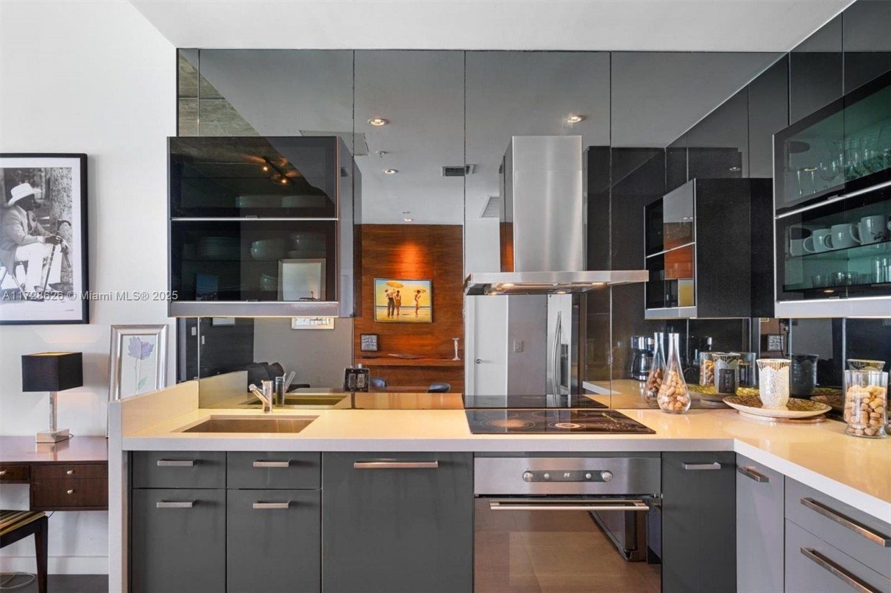 5601 Collins Ave, Unit PH-5, Miami Beach, FL 33140 Photo