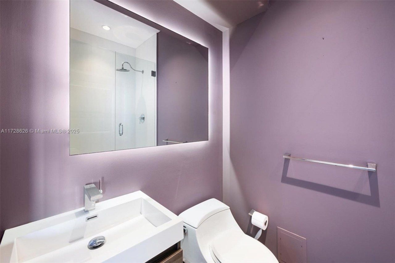 5601 Collins Ave, Unit PH-5, Miami Beach, FL 33140 Photo