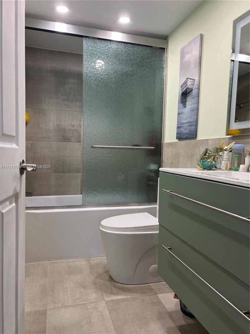 600 Three Islands Blvd, Unit 504, Hallandale Beach, FL 33009 Photo