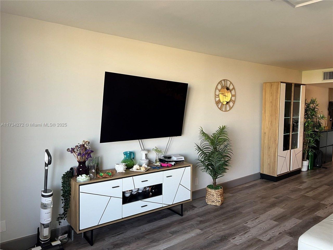 600 Three Islands Blvd, Unit 504, Hallandale Beach, FL 33009 Photo