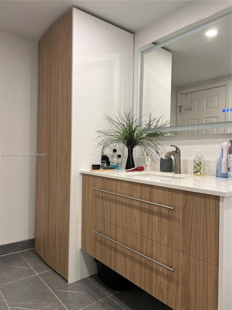 600 Three Islands Blvd, Unit 504, Hallandale Beach, FL 33009 Photo