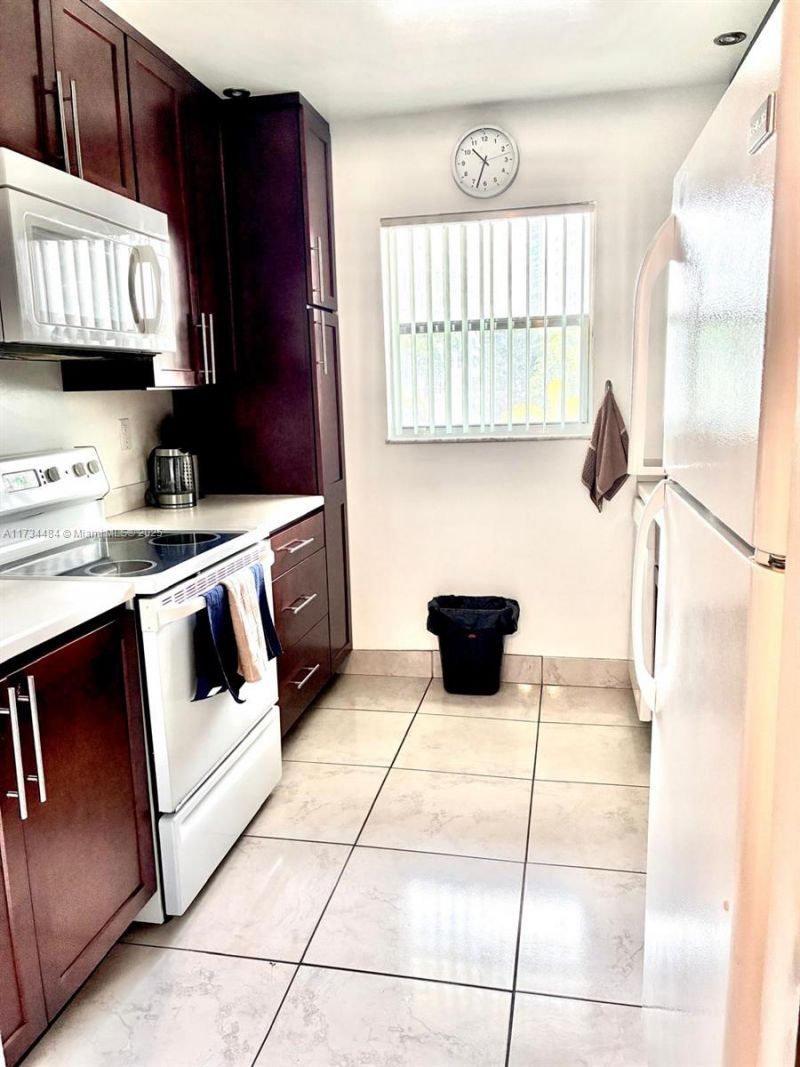 201 178th Dr, Unit 331, Sunny Isles Beach, FL 33160 Photo