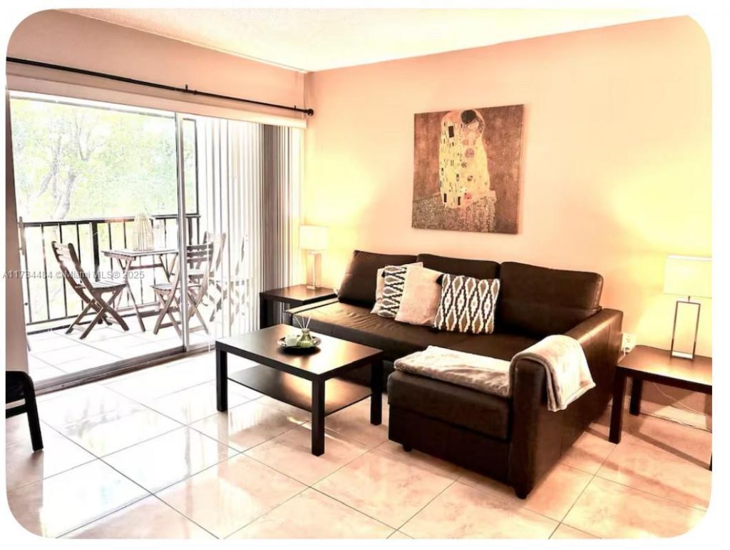 201 178th Dr, Unit 331, Sunny Isles Beach, FL 33160 Photo