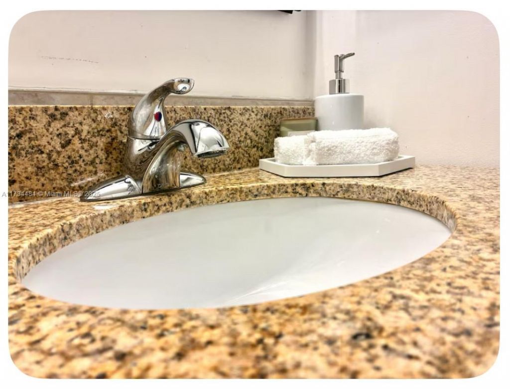 201 178th Dr, Unit 331, Sunny Isles Beach, FL 33160 Photo