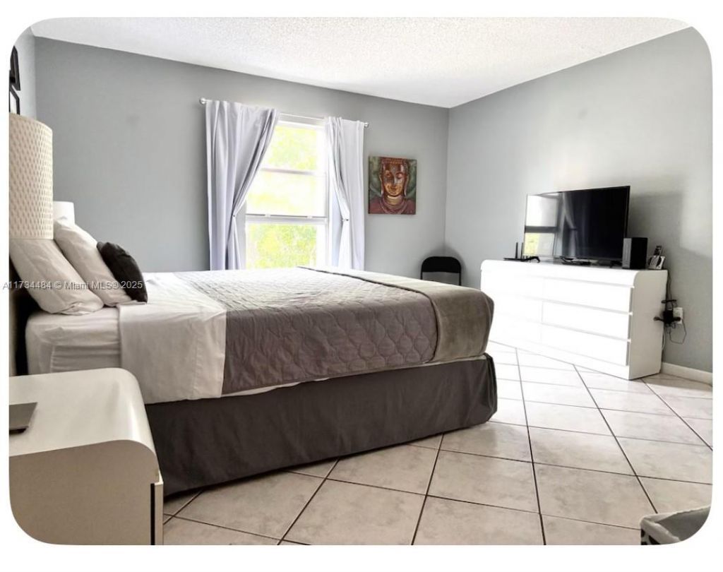 201 178th Dr, Unit 331, Sunny Isles Beach, FL 33160 Photo