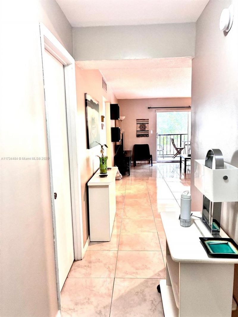 201 178th Dr, Unit 331, Sunny Isles Beach, FL 33160 Photo