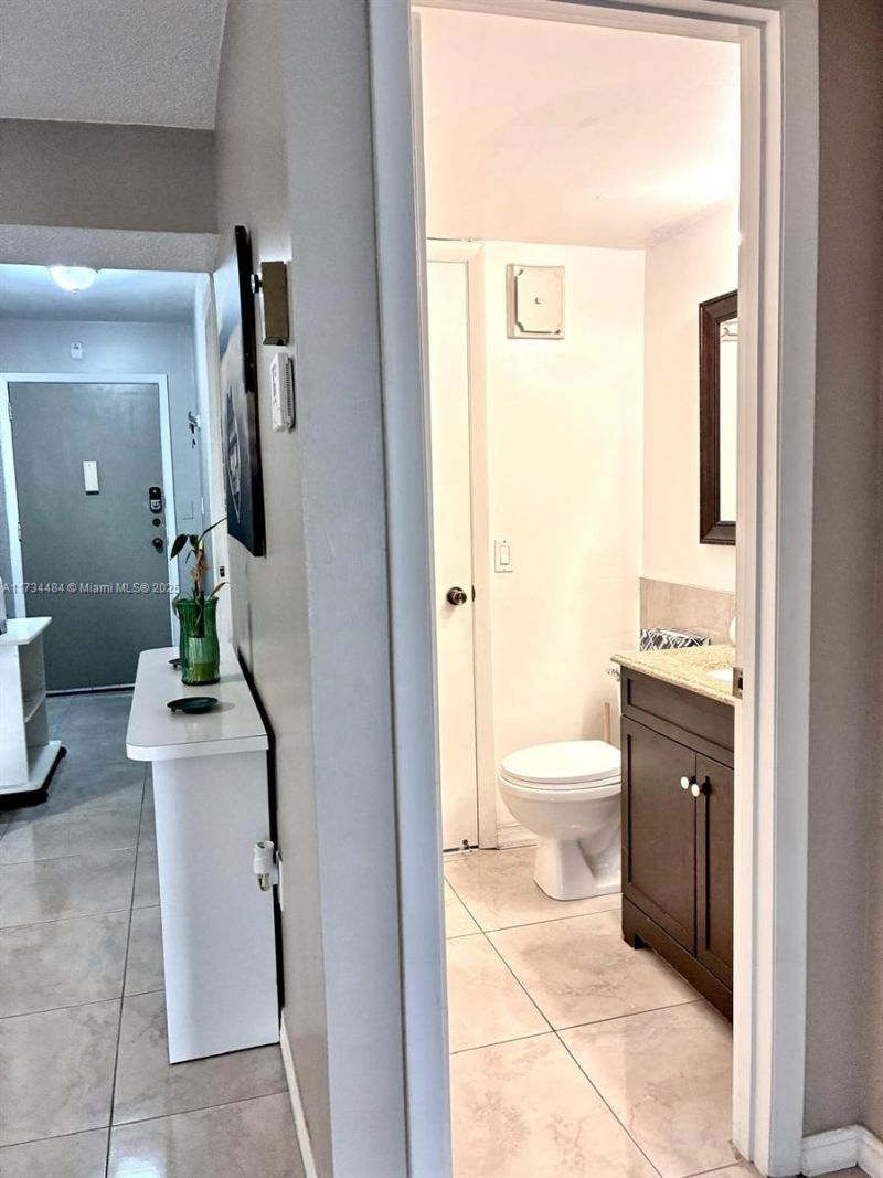 201 178th Dr, Unit 331, Sunny Isles Beach, FL 33160 Photo