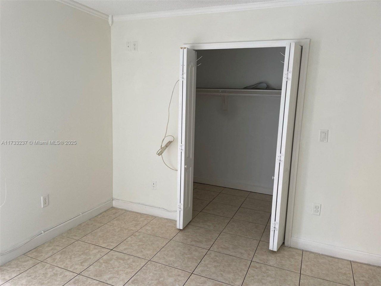 1950 W 54th St, Unit 112, Hialeah, FL 33012 Photo