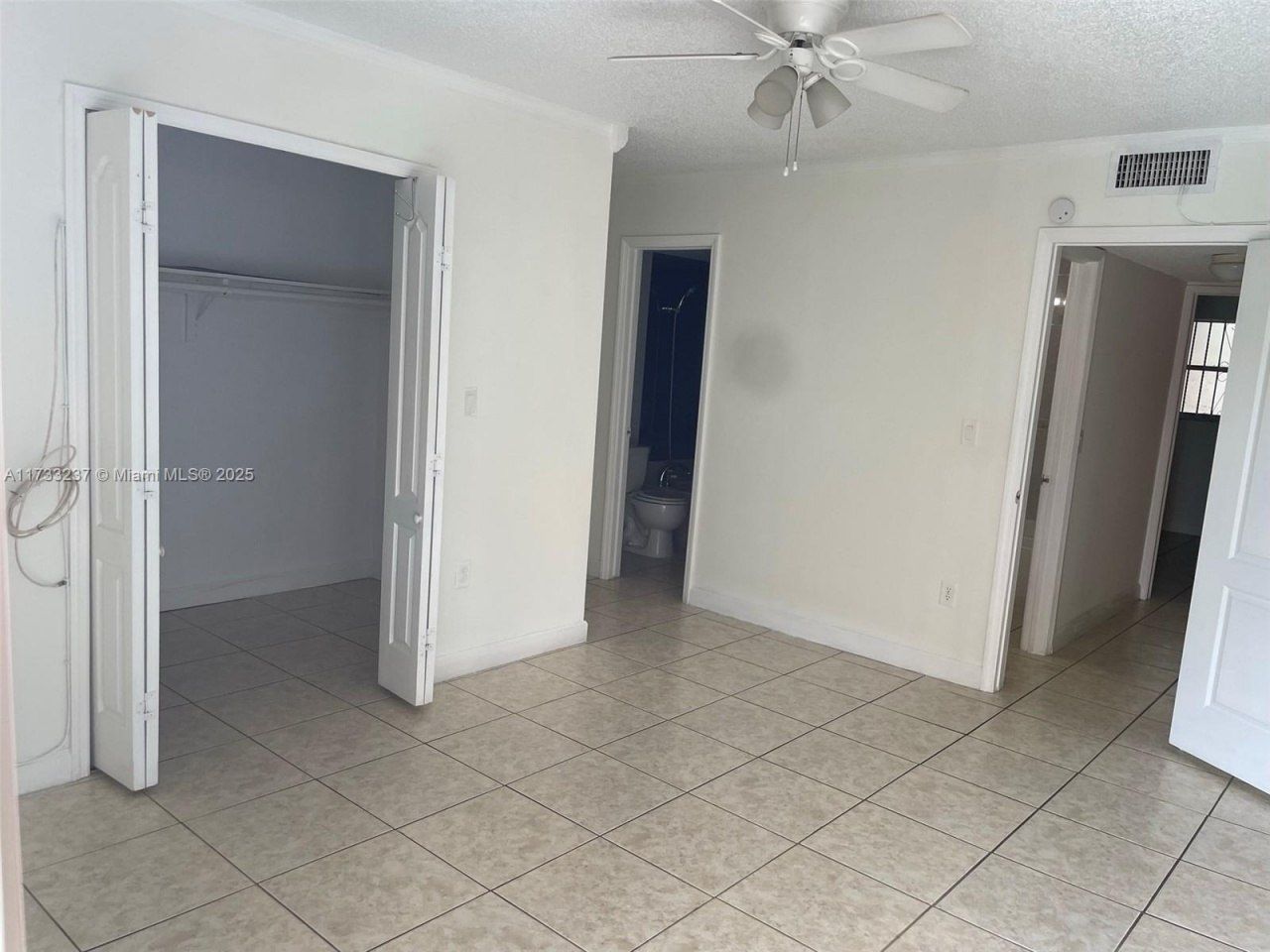 1950 W 54th St, Unit 112, Hialeah, FL 33012 Photo