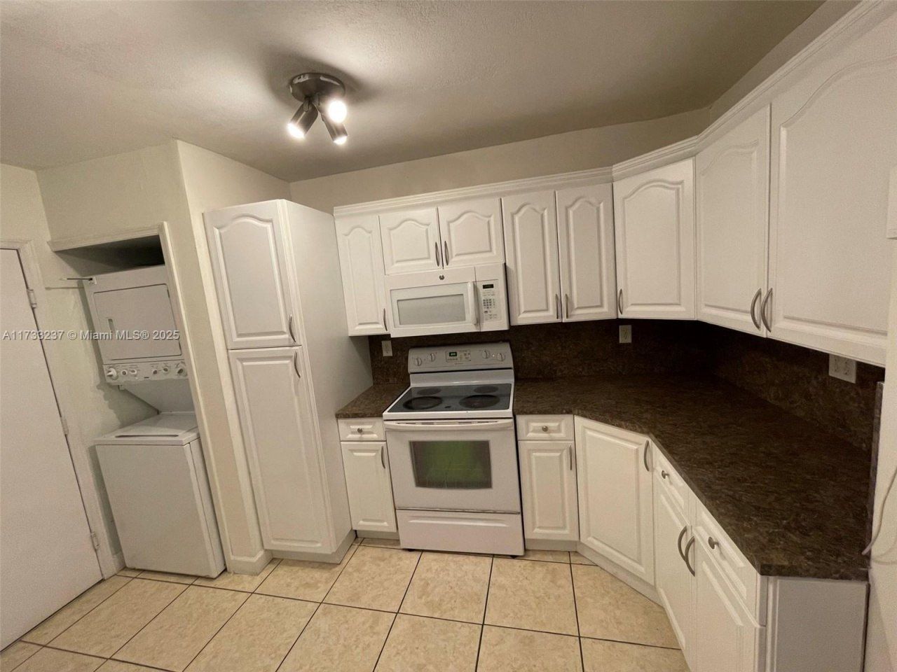 1950 W 54th St, Unit 112, Hialeah, FL 33012 Photo