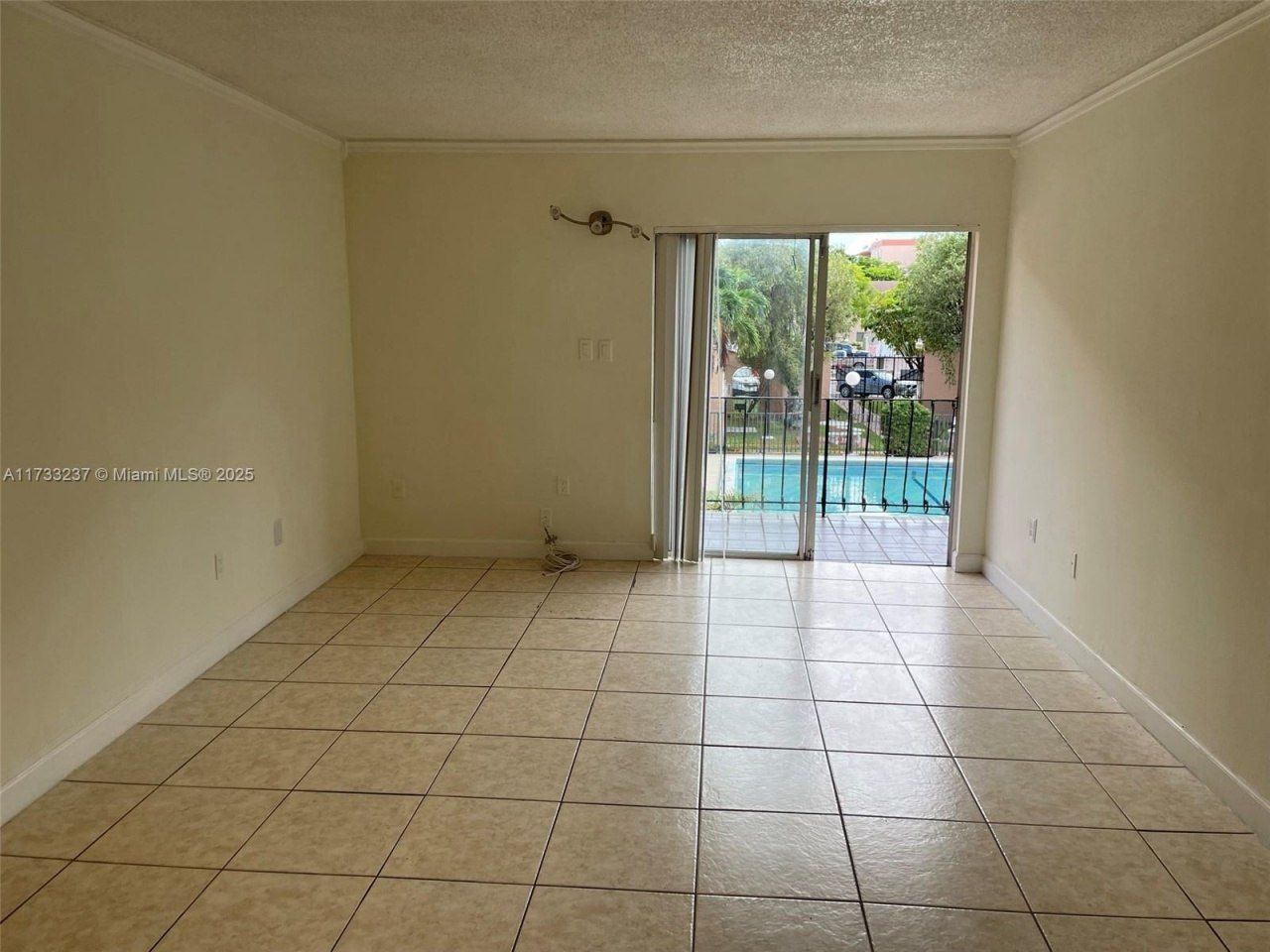 1950 W 54th St, Unit 112, Hialeah, FL 33012 Photo