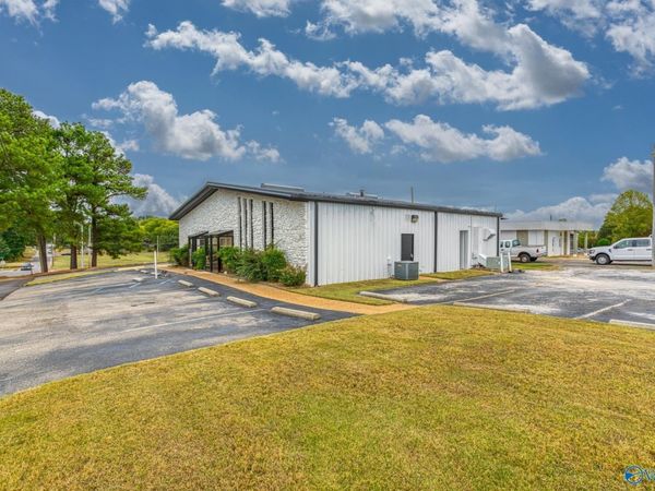 121 S Chestnut Street, Florence, AL 35630