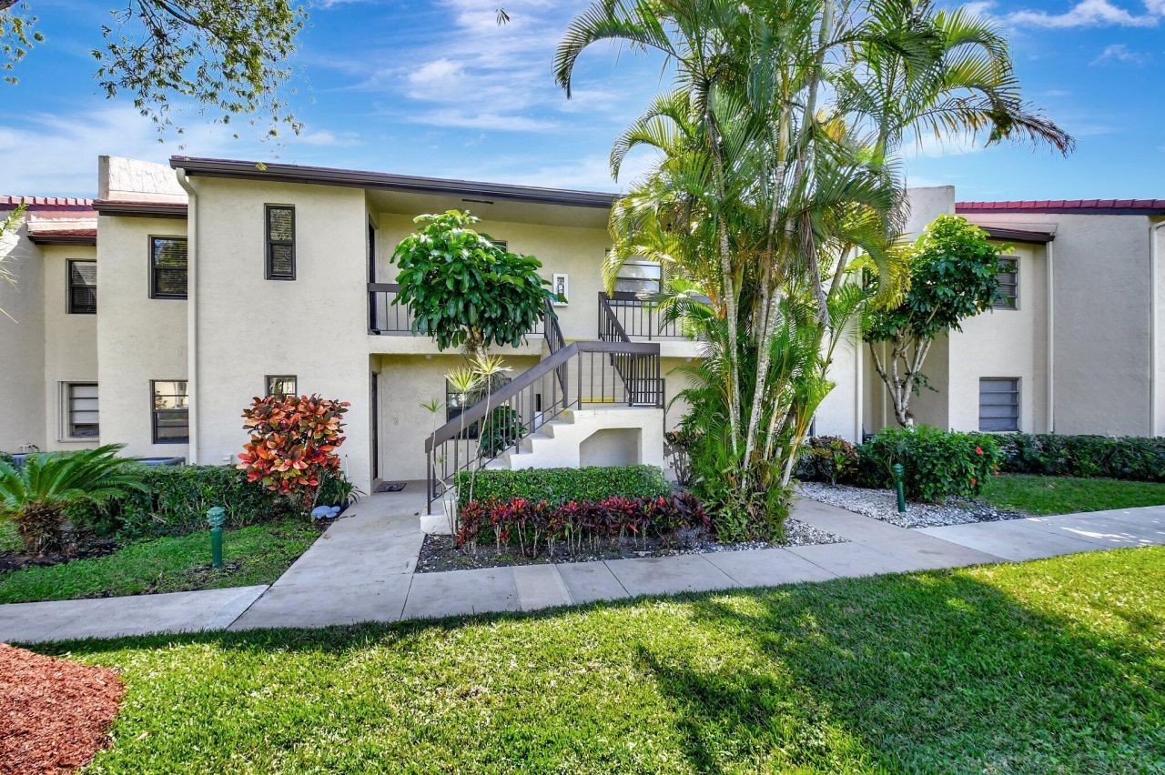 21219 Lago Circle, Unit F, Boca Raton, FL 33433 Photo