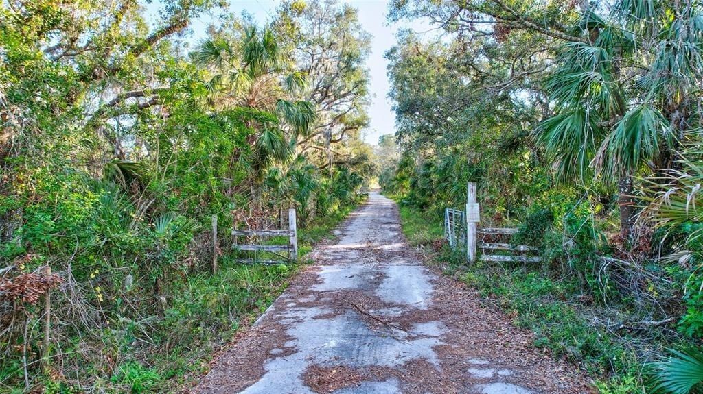 8330 Linger Lodge Road, Bradenton, FL 34202 Photo