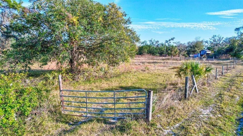 8330 Linger Lodge Road, Bradenton, FL 34202 Photo