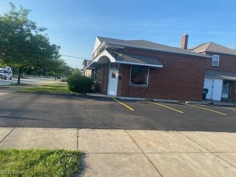 455 E 200th Street, Unit B, Euclid, OH 44119 Photo 9