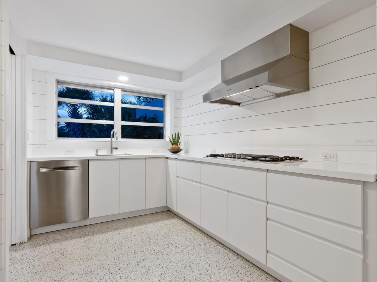 7665 Sanderling Road, Sarasota, FL 34242 Photo