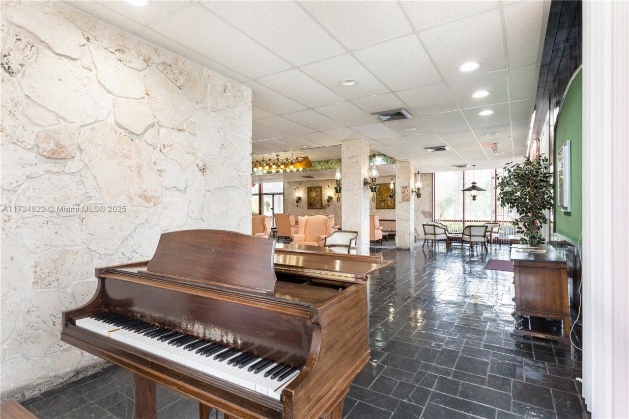 2930 Point East Dr, Unit E109, Aventura, FL 33160 Photo