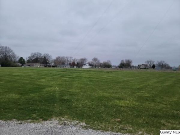 #13 Russell Court, Carthage, IL 62321