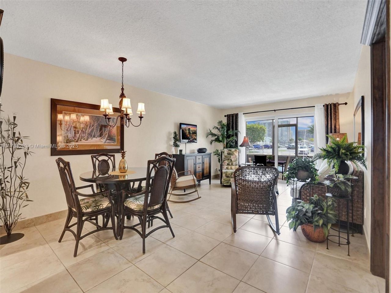 2600 Diana Dr, Unit 105, Hallandale Beach, FL 33009 Photo