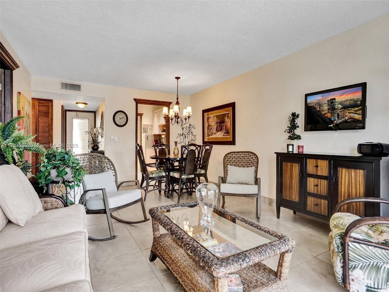 2600 Diana Dr, Unit 105, Hallandale Beach, FL 33009 Photo