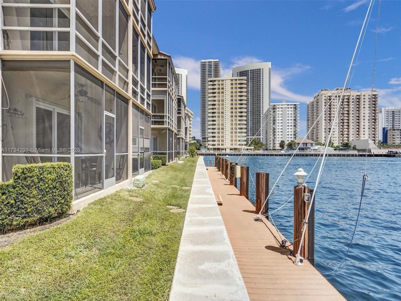 2600 Diana Dr, Unit 105, Hallandale Beach, FL 33009 Photo