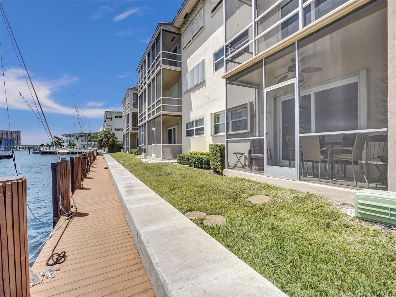 2600 Diana Dr, Unit 105, Hallandale Beach, FL 33009 Photo