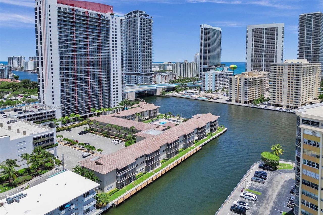 2600 Diana Dr, Unit 105, Hallandale Beach, FL 33009 Photo