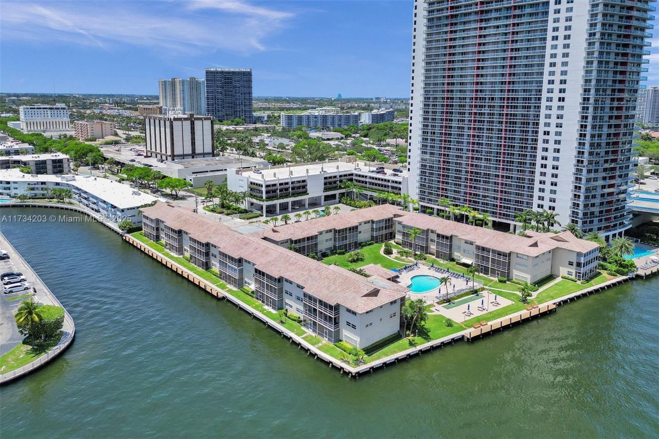 2600 Diana Dr, Unit 105, Hallandale Beach, FL 33009 Photo