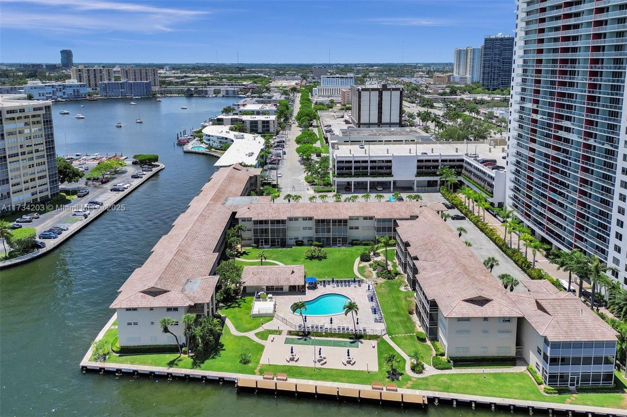 2600 Diana Dr, Unit 105, Hallandale Beach, FL 33009 Photo