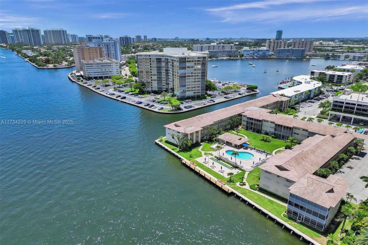 2600 Diana Dr, Unit 105, Hallandale Beach, FL 33009 Photo