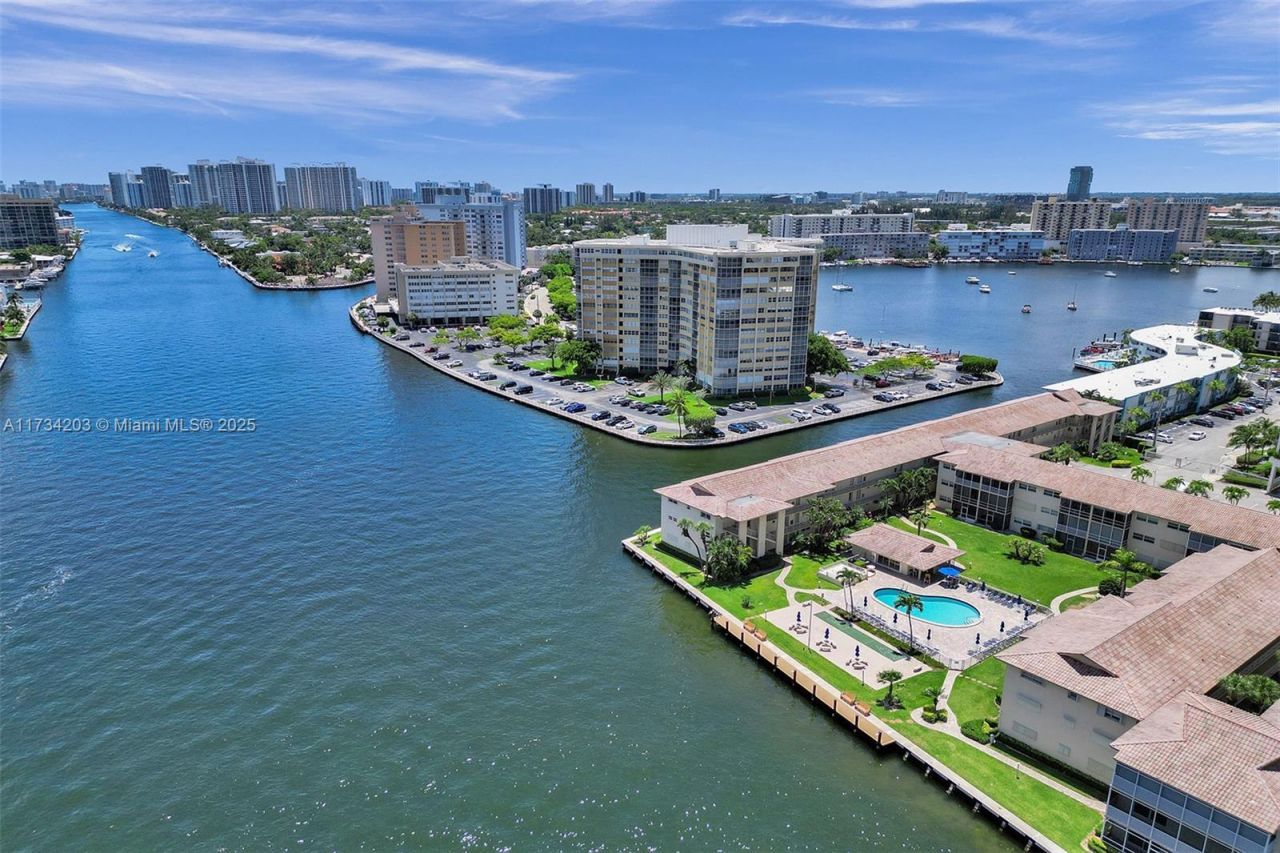 2600 Diana Dr, Unit 105, Hallandale Beach, FL 33009 Photo