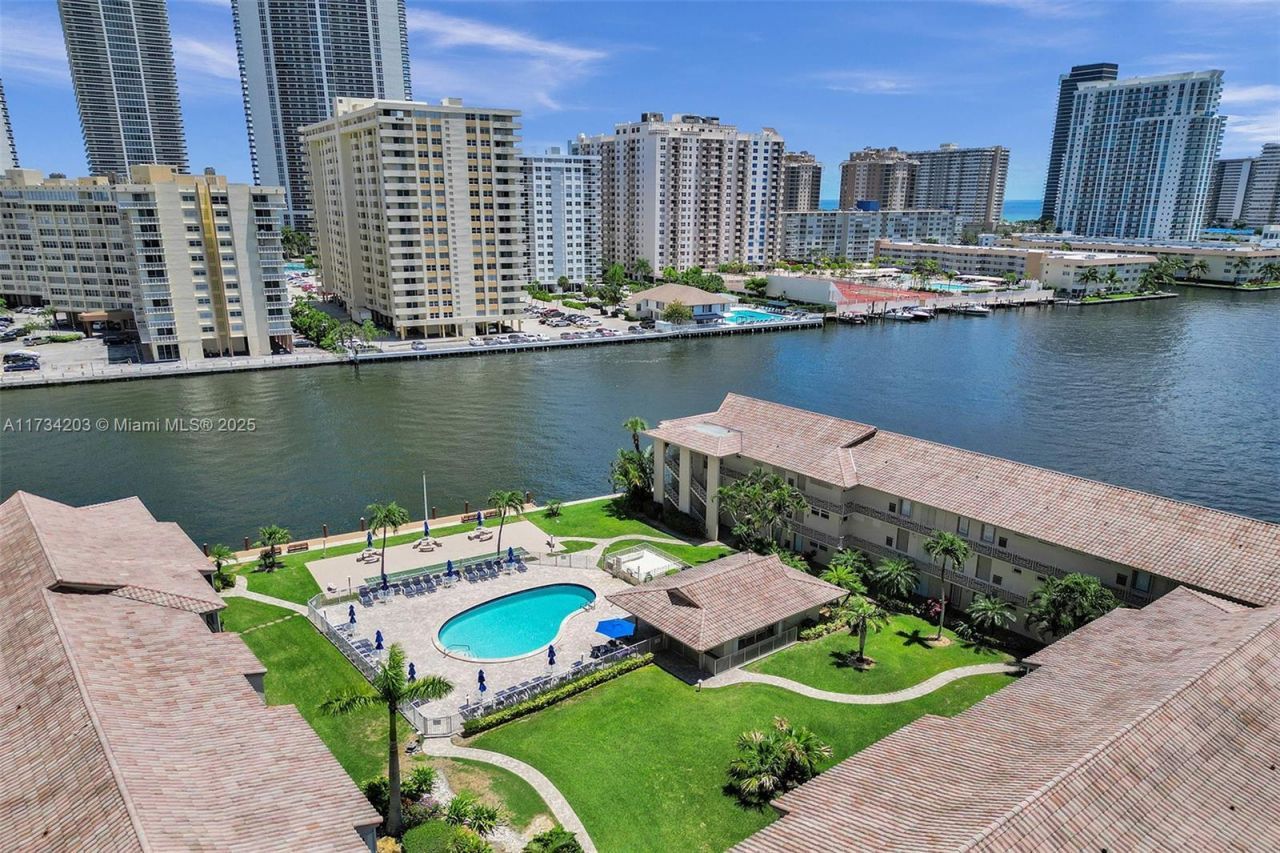 2600 Diana Dr, Unit 105, Hallandale Beach, FL 33009 Photo