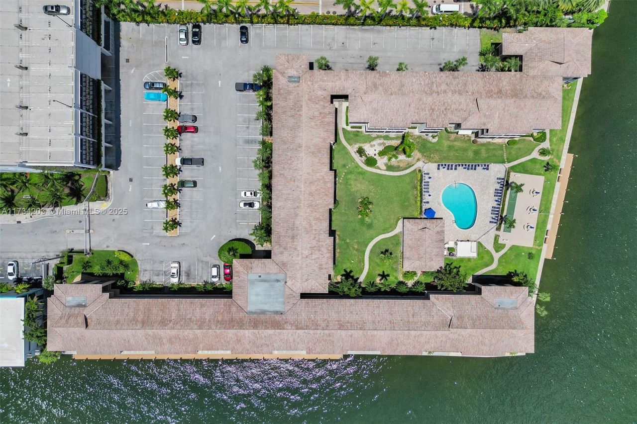 2600 Diana Dr, Unit 105, Hallandale Beach, FL 33009 Photo