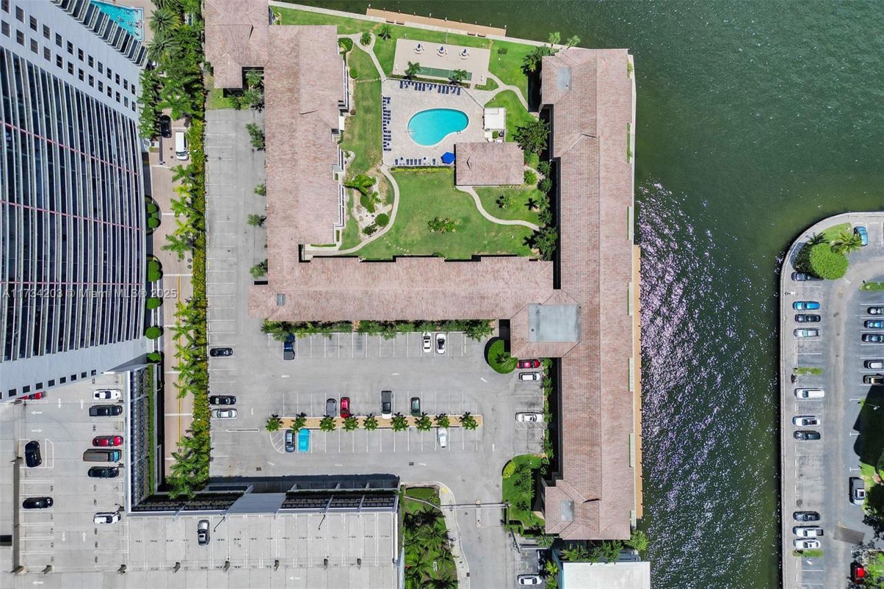 2600 Diana Dr, Unit 105, Hallandale Beach, FL 33009 Photo