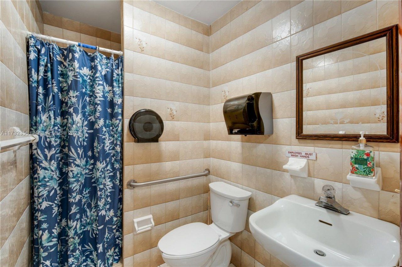 9950 SW 40th St, Miami, FL 33165 Photo